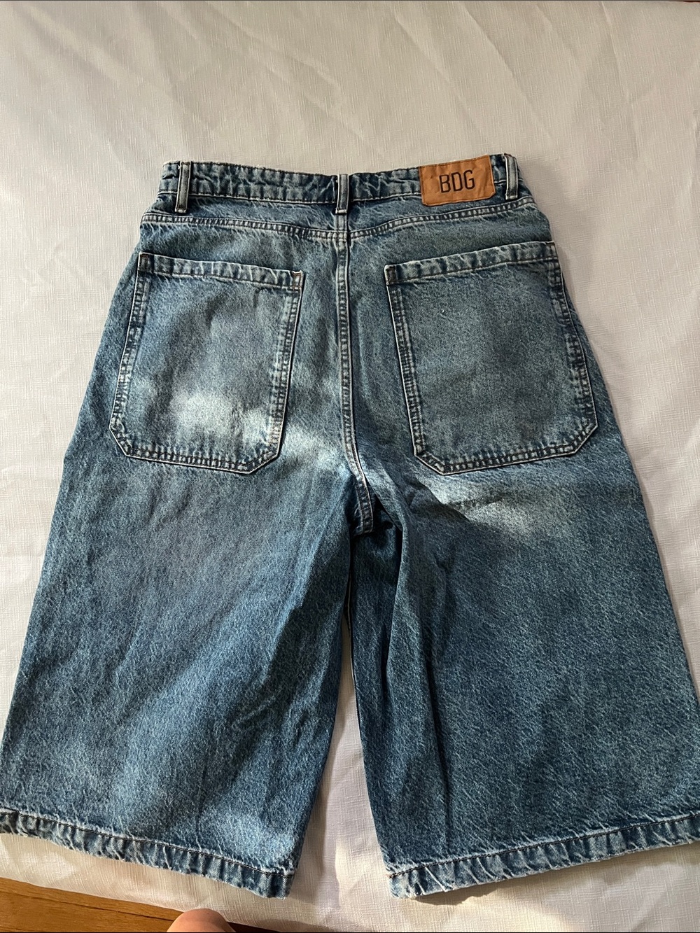 BDG Wide-Leg Denim Bermuda Shorts in Blue Wash - Picture 3 of 8
